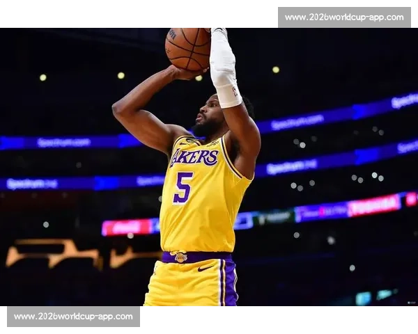 比斯利盛赞埃文斯篮板超魔兽：单场 20 板如探囊取物